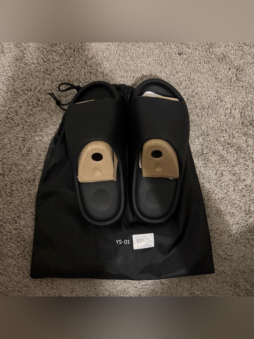 YEEZY YZY YS-01 Black Slides
Men's Size 8